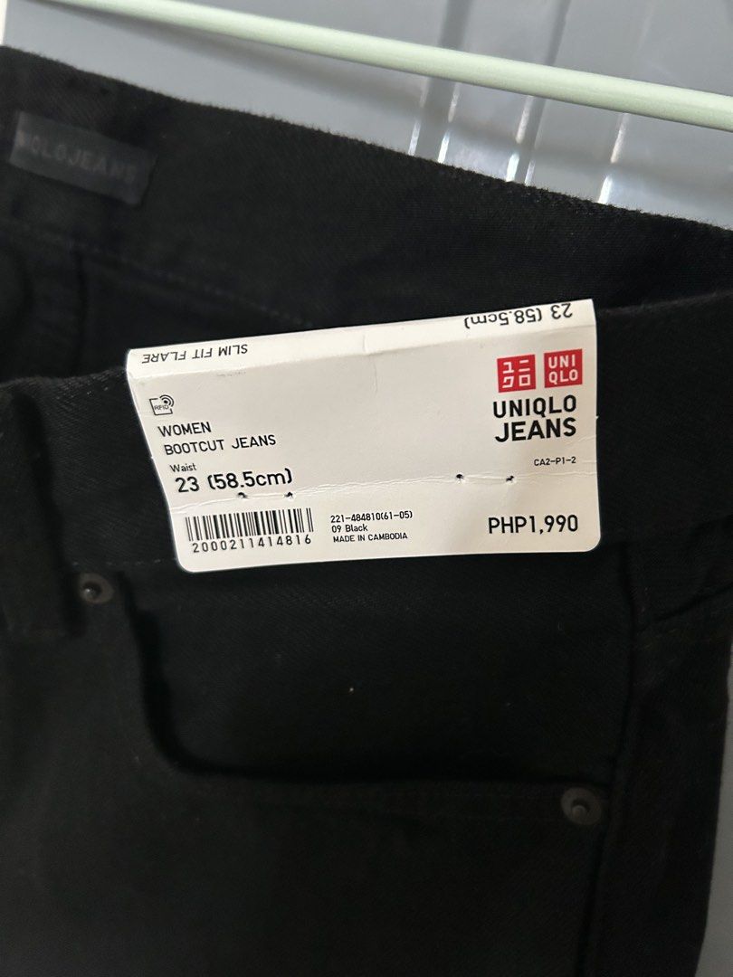 Uniqlo pants bootcut jeans (Category: Jeans) located in Santo Tomas. Submitted by yann1998 (Listing ID 1459349640, Image 2). Description: .