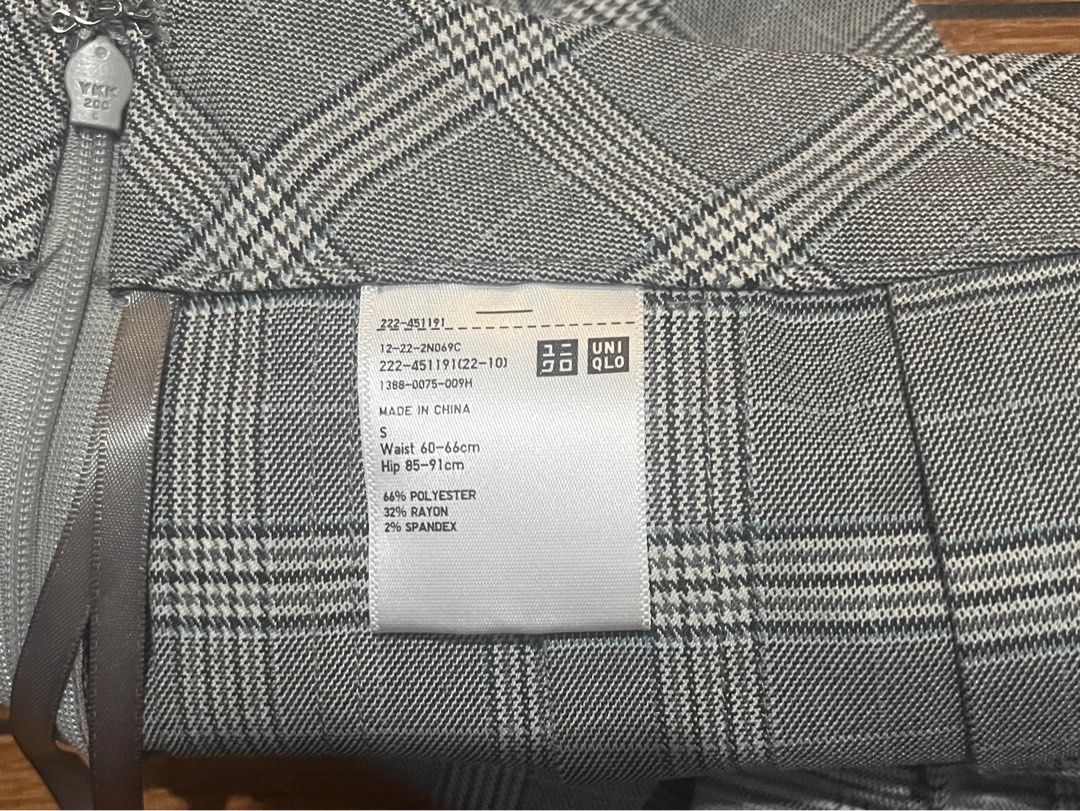 UNIQLO Plaid Mini Skirt (Category: Skirts) located in Manila. Submitted by multivers.closet (Listing ID 1459331324, Image 2). Description: - rfs: decluttering - used only once; good as new .