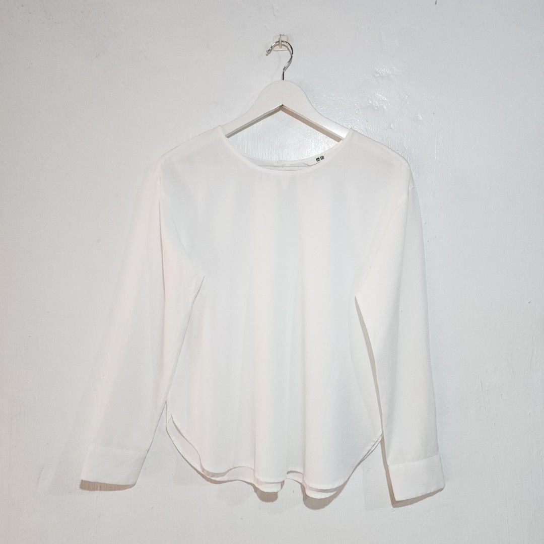 Uniqlo Rayon Airy Long Sleeve (Category: Longsleeves) located in Manila. Submitted by jaccollections (Listing ID 1459484422, Image 3). Description: 🆕️ UNIQLO WMNS AIRYBLONG SLEEVE — MEDIUM ON TAG (W20 L24) — GOOD AS NEW *PULLOUT FROM UNIQLO JAPAN 💯 Payment Method ⬇️ 📍 Payment first po kami before namin i'arrange yung shipping then will send it a proof of transac and parcel when it is ready. ✋🏻 ️NO RUSH SHIPPING. ✋🏻 ️STRICLY NO RETURN & EXCHA
