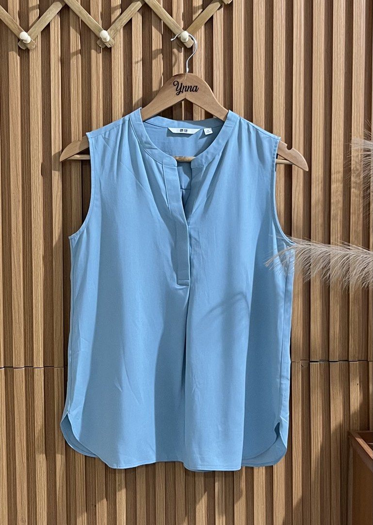 Uniqlo Rayon Sleeveless (Category: Sleeveless) located in Caloocan City. Submitted by ynna_27 (Listing ID 1459442759, Image 2). Description: Uniqlo Rayon Sleeveless Used - Bnew Condition Small on tag Issue : x Price 449.