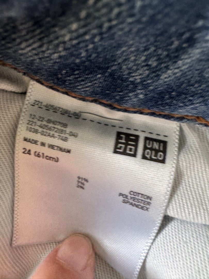 Uniqlo Slim Straight Jeans (Category: Jeans) located in Quezon City. Submitted by lynylynn (Listing ID 1459454355, Image 3). Description: .