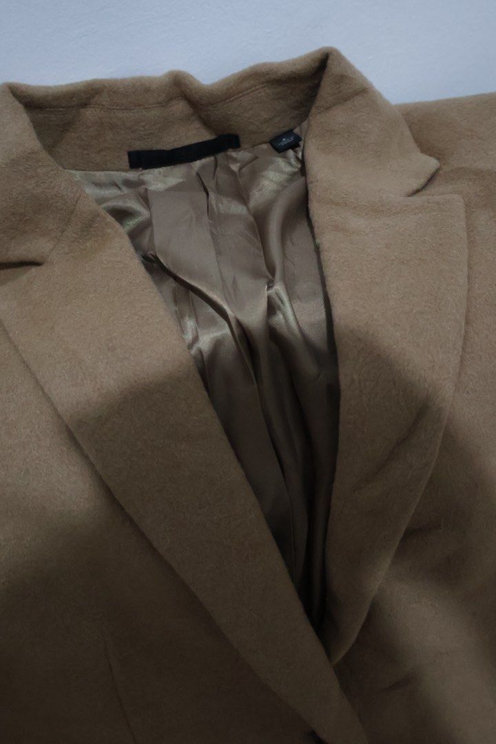 UNIQLO Wool Cashmere Blend Long Coat (Category: Coats, Jackets and Outerwear) located in Quezon City. Submitted by NiniTheExplorer (Listing ID 1459340924, Image 2). Description: - Classic camel long coat from UNIQLO - Made with a warm wool and cashmere blend - Features a single button closure - Two convenient front pockets - Fully lined for a smooth finish - Ideal for layering over any outfit - Perfect for staying cozy in cooler weather.