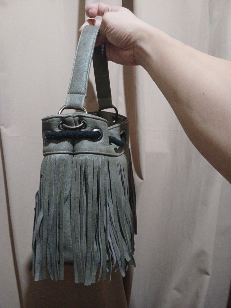 Unique Strap Bag (Category: Cross-body Bags) located in Manila. Submitted by acezenergy (Listing ID 1459408486, Image 2). Description: all good and lightly used for occasions only. selling this for only 1500. get it before someone does dm me right away mga madam. .