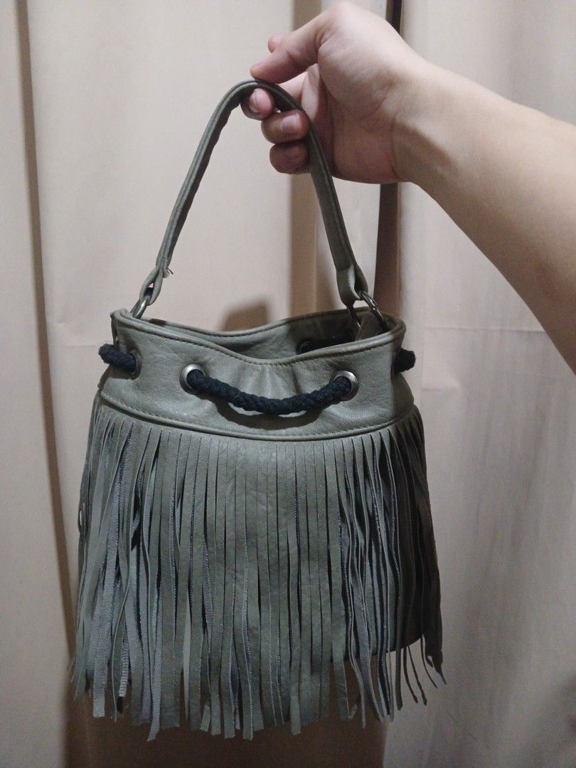Unique Strap Bag (Category: Cross-body Bags) located in Manila. Submitted by acezenergy (Listing ID 1459408486, Image 1). Description: all good and lightly used for occasions only. selling this for only 1500. get it before someone does dm me right away mga madam. .