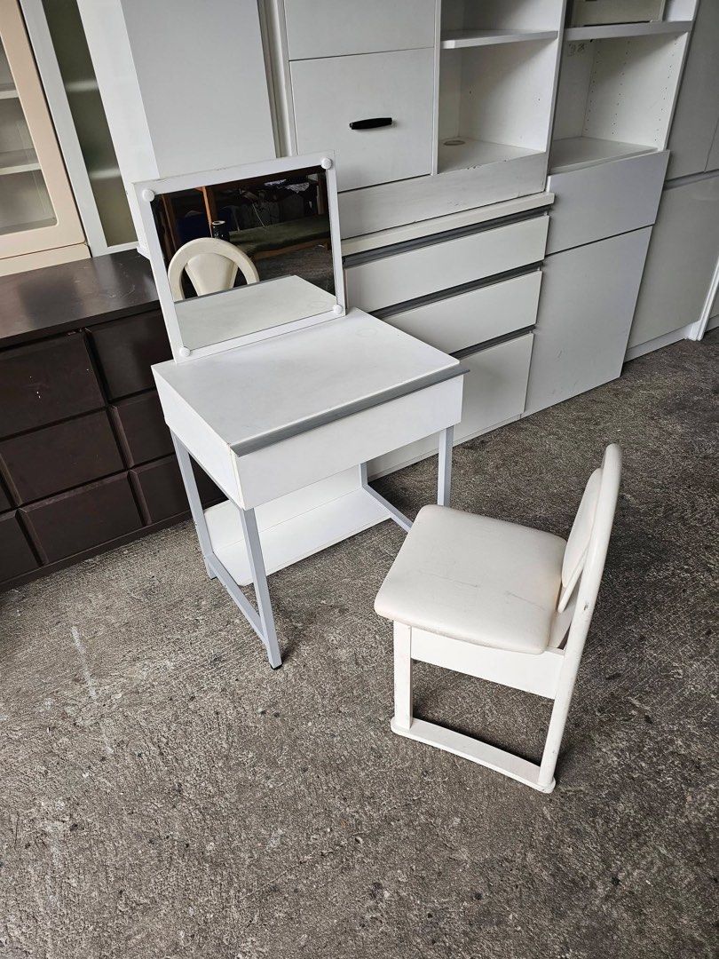 Vanity Dresser ‼️ (Category: Tables & Sets) located in Quezon City. Submitted by ledamadel (Listing ID 1459290146, Image 2). Description: Vanity Dresser ‼️₱5,800‼️ ✔️L-23 H-27.5/43.5 W-18.5 inches 📐 ✔Reclined Mirror and 1 Drawer 🗄 ✔️Compress and Mdf Back 🔖 ✔Scratches As-is! 👌 Location: 40 Aplaya St Napocor Vill. Tandang Sora Quezon City. For inquiry please Pm us or Call. 09066885859 Please like our page thanks! 👇👇👇👇 KMA O’shop #japansurpl