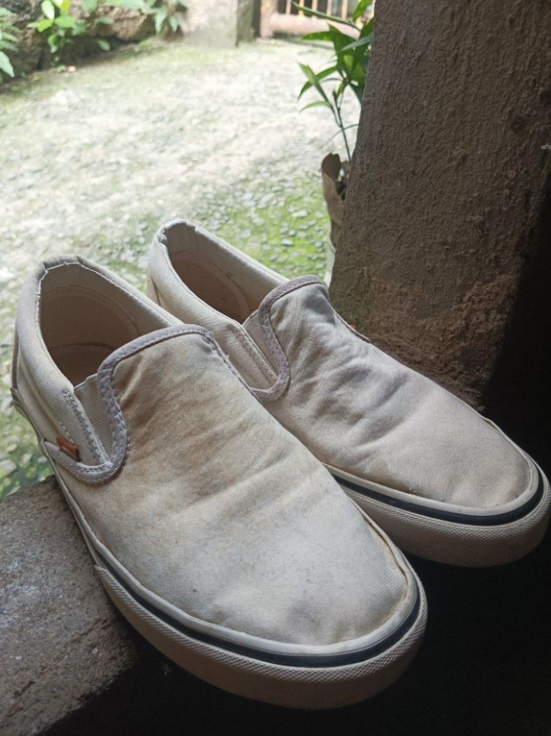 Vans Slip-On Canvas Shoes (Category: Sneakers) located in Manila. Submitted by mablelise (Listing ID 1459197192, Image 2). Description: NEGOTIABLE Condition: Pre-loved / Lightly used One time lang nagamit Flaws: Minor dusty stains due to closet storage; needs a simple surface clean. Sole / Heel: 9/10 condition (Very minimal heel wear, sturdy waffle sole). Notes: Great pair overall, no heavy creasing No box and a faded tag lowers 📍Commonwealth QC