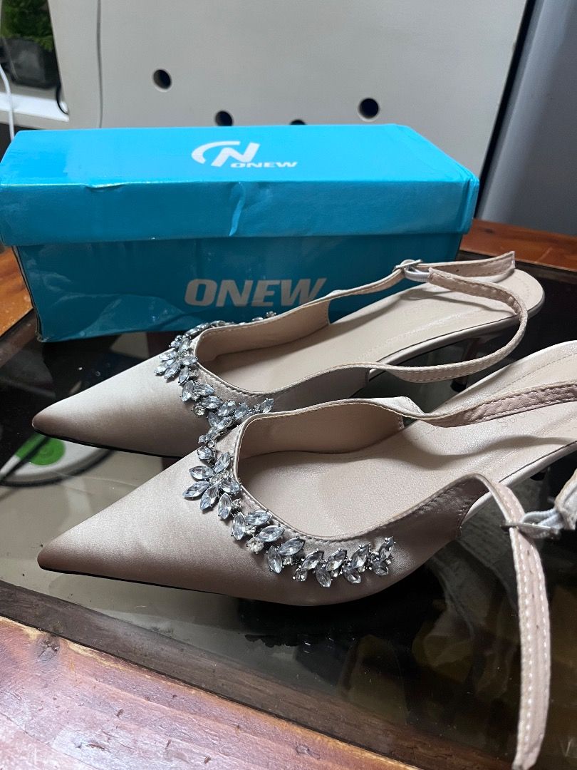 Vden Slingback Heels with Bow Detail (Category: Heels) located in Caloocan City. Submitted by silverfire-9a5d (Listing ID 1459410723, Image 3). Description: Vden sandals size 39- 500 Rhinestone sandals size 38- 400 If take all ‼️850 nalang‼️.