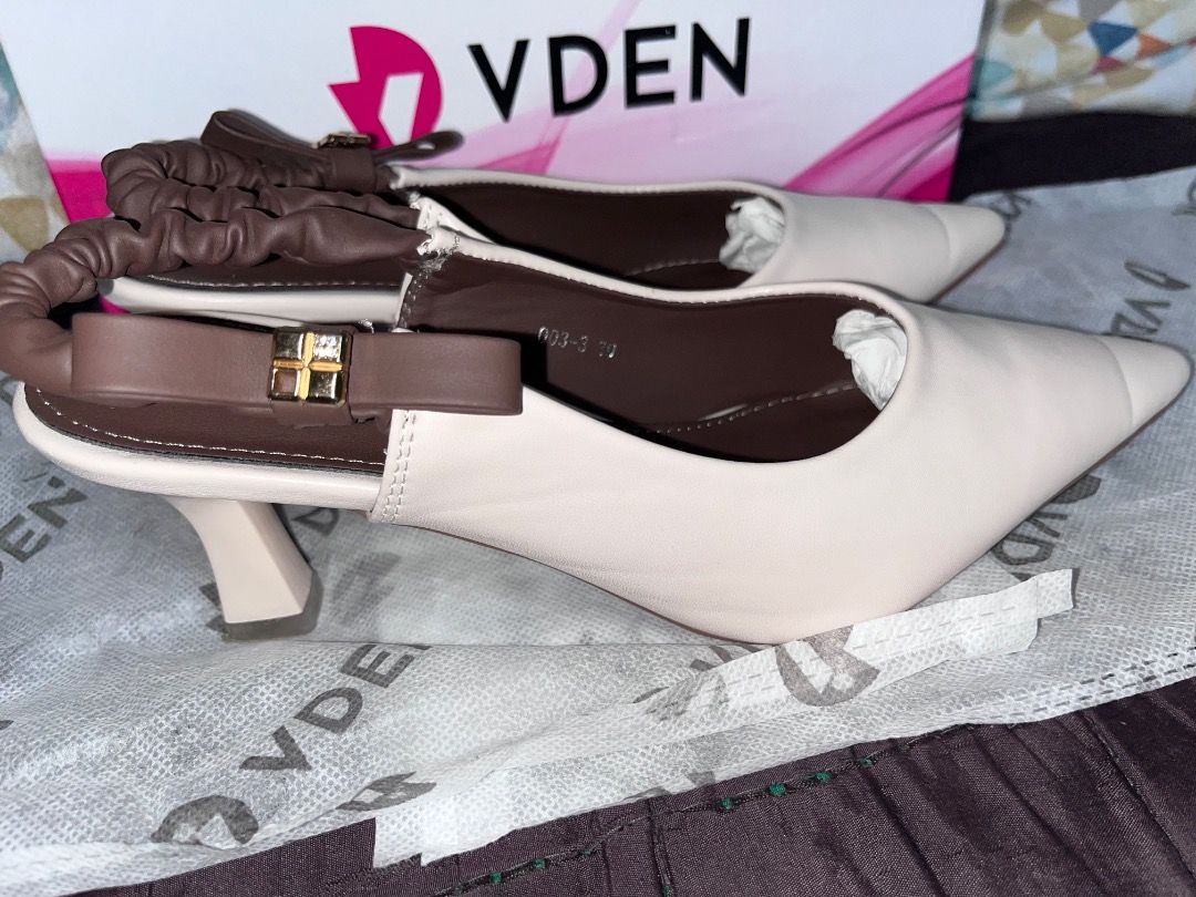 Vden Slingback Heels with Bow Detail (Category: Heels) located in Caloocan City. Submitted by silverfire-9a5d (Listing ID 1459410723, Image 1). Description: Vden sandals size 39- 500 Rhinestone sandals size 38- 400 If take all ‼️850 nalang‼️.