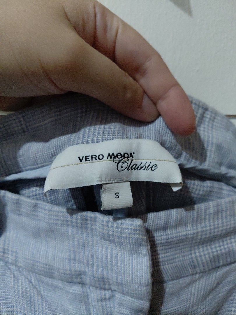 Vero Moda Plaid Shorts (Category: Shorts) located in Tarlac. Submitted by wornwardrobe (Listing ID 1459361514, Image 2). Description: Measurements when laid flat: waist: 12.5" length: 13" Flaw: yellow stain, see photo Kindly note that all items are stored at my parents' house and not on hand. Retrieval takes up to 2 weeks before shipping. Please purchase only if you're okay with the wait. Message me to check the next available shipping date! Than