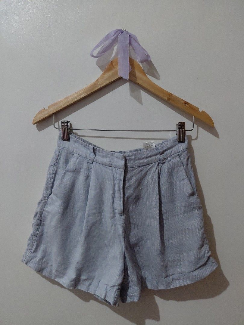 Vero Moda Plaid Shorts (Category: Shorts) located in Tarlac. Submitted by wornwardrobe (Listing ID 1459361514, Image 1). Description: Measurements when laid flat: waist: 12.5" length: 13" Flaw: yellow stain, see photo Kindly note that all items are stored at my parents' house and not on hand. Retrieval takes up to 2 weeks before shipping. Please purchase only if you're okay with the wait. Message me to check the next available shipping date! Than