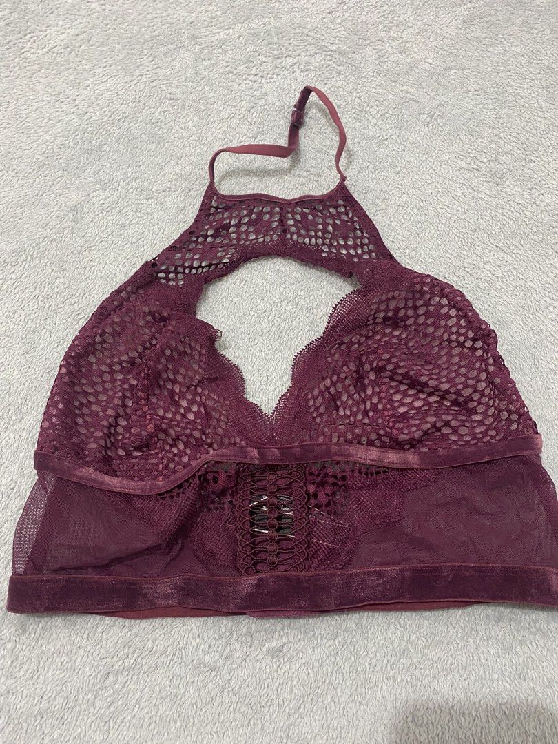Victoria Secret Lace top (Category: Undergarments & Loungewear) located in Tuguegarao City. Submitted by Miss_mich (Listing ID 1459320675, Image 1). Description: see issue on the last pic.