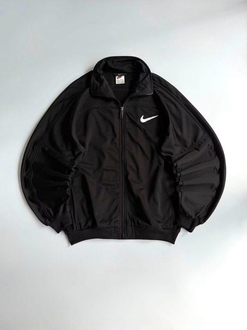 VINTAGE 90’S NIKE ZIP UP JACKET (Category: Coats, Jackets and Outerwear) located in Cavite. Submitted by chooseyouroutfit (Listing ID 1459339299, Image 2). Description: VNTG 90s NIKE ZIP UP JACKET - Embroidered - Big swoosh back Length: 27 Width: 23 Colorate 9/10 Issue: Lints lang pero di halata Check detailed pictures in every photo Price direct message me 📩.