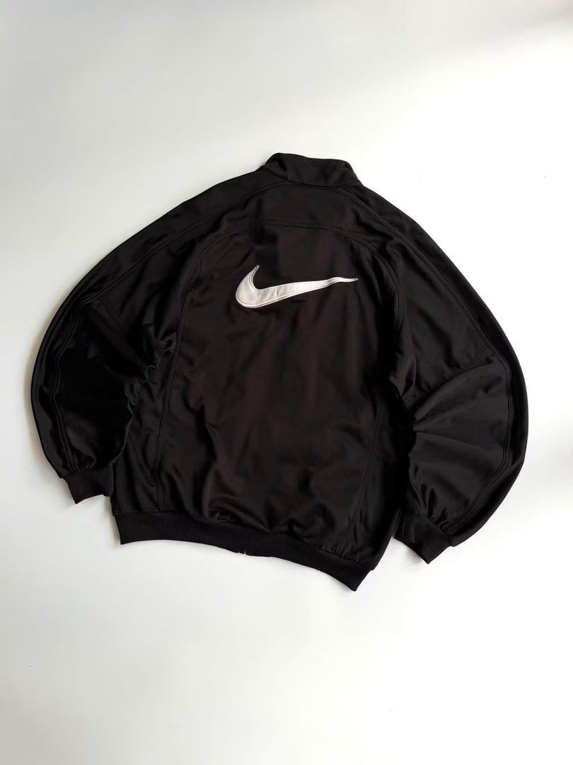 VINTAGE 90’S NIKE ZIP UP JACKET (Category: Coats, Jackets and Outerwear) located in Cavite. Submitted by chooseyouroutfit (Listing ID 1459339299, Image 1). Description: VNTG 90s NIKE ZIP UP JACKET - Embroidered - Big swoosh back Length: 27 Width: 23 Colorate 9/10 Issue: Lints lang pero di halata Check detailed pictures in every photo Price direct message me 📩.