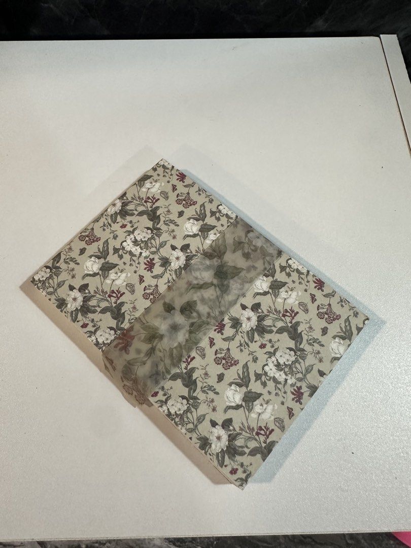 Vintage Floral Craft Pad Paper (Category: Craft Supplies & Tools) located in Lipa City. Submitted by kiangkong (Listing ID 1459400320, Image 1). Description: - Cute vintage-style memo paper - Perfect for journaling, crafting, letters, planners, and scrapbooks - Includes 100 sheets - Features 50 different floral patterns - Each sheet measures 100x140mm - Offers great variety in designs - Ideal for stationery lovers.
