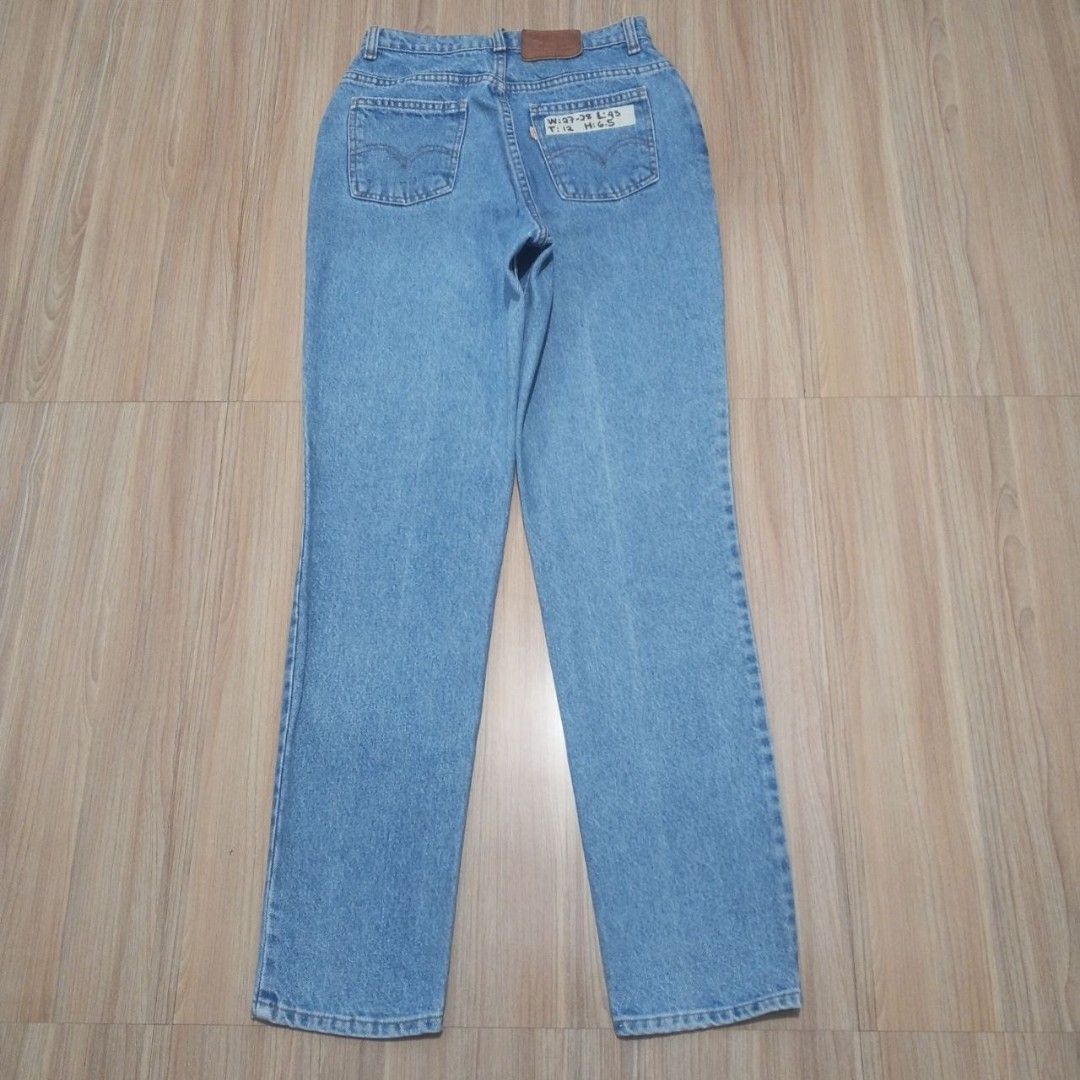 VINTAGE LEVI’S 631 ORANGE TAB 🇨🇦 (Category: Jeans) located in Cabuyao City. Submitted by o.gl.athrift (Listing ID 1459363471, Image 1). Description: VINTAGE LEVI’S 631 ORANGE TAB 🇨🇦 Made in Canada • Light Wash • 100% Cotton Era: Late 1980s–1990s (estimated) Fabric: 100% Cotton Color: Vintage Light Wash / Faded Blue Fit: Slim Straight / Tapered (Unisex) 27-28 Waistine 42 Inches length 12 Inches Thigh 6.5 Inches leg opening Condition: Excellent