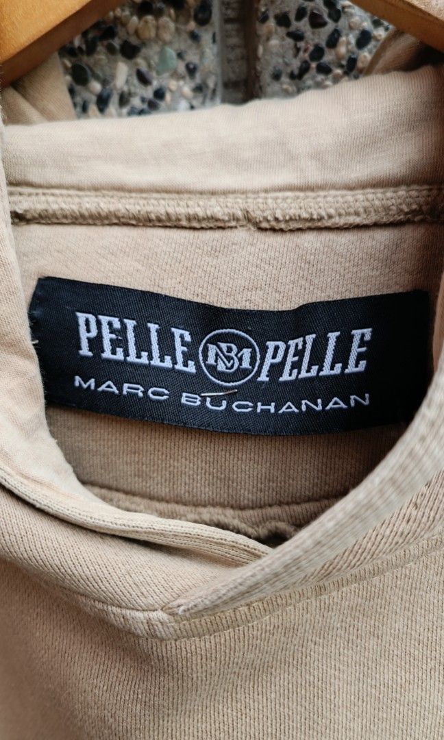 VINTAGE MARC BUCHANAN PELLE PELLE (Category: Luxury Bags & Wallets) located in Davao. Submitted by st333tcartel (Listing ID 1459324614, Image 3). Description: Large Length 28.5 Width 23.5 Issue:Slight scratch at pocket check last pic..