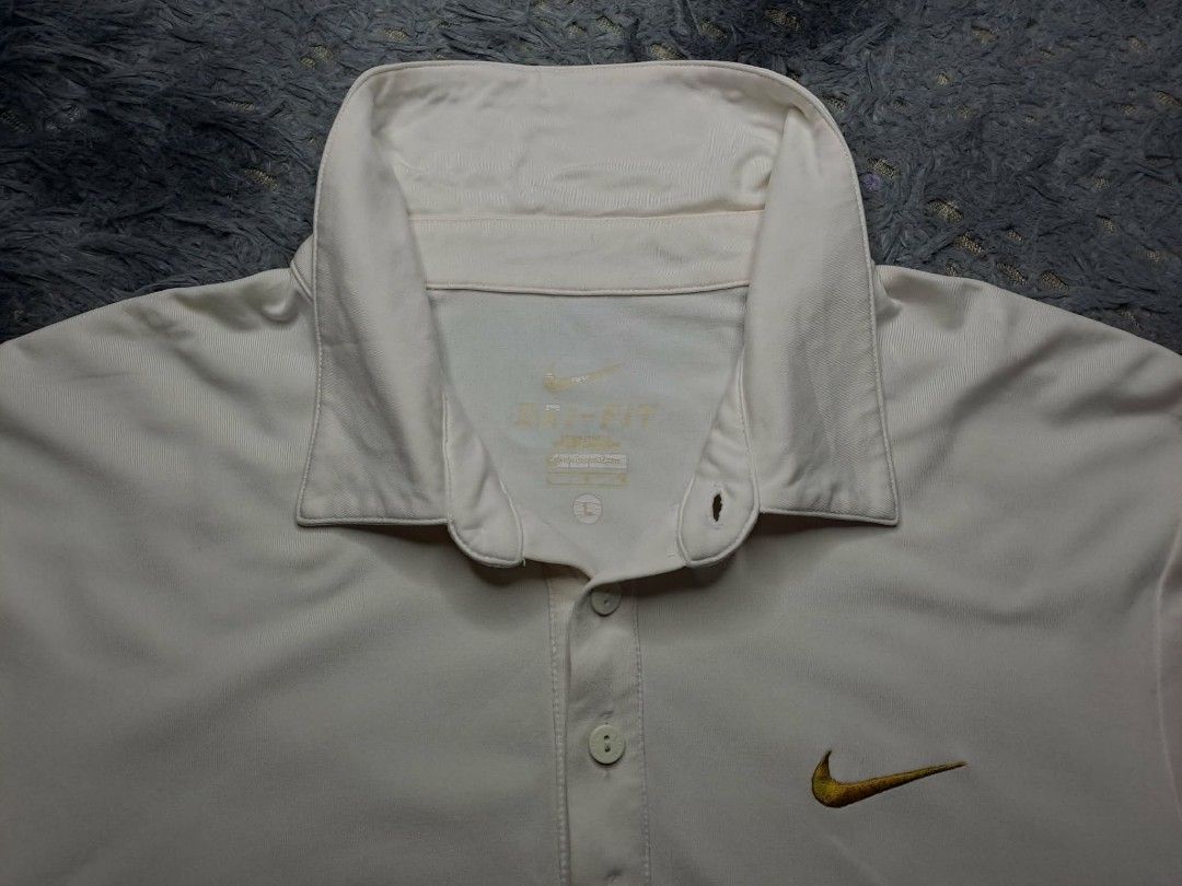 Vintage Nike Roger Federer "RF" 2012 (Category: Activewear) located in Manila. Submitted by yaseen__73 (Listing ID 1459346110, Image 3). Description: Vintage Nike Roger Federer "RF" Smash Stripe Tennis Polo. Originally released around 2012, it was famously designed for Roger Federer to wear during the Australian Open and other ATP Master Events Color : Smash Stripe Off - White/Grey/Red L on Tag Dimensions: See Photo Color Rate: 9.7/10 With Minor 