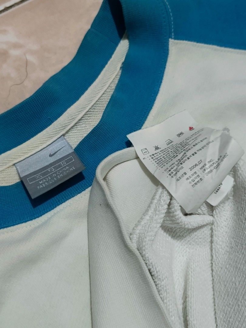 Vintage Nike sweater (Category: Formal Shirts) located in Davao. Submitted by jeff_thrifts (Listing ID 1459454205, Image 3). Description: dm if interested.