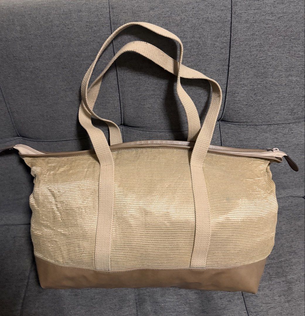 Vintage YSL (Category: Luxury Bags & Wallets) located in Batangas. Submitted by stopandshopforluxury (Listing ID 1459399901, Image 2). Description: Guaranteed original 💯 Vintage Ysl bag.