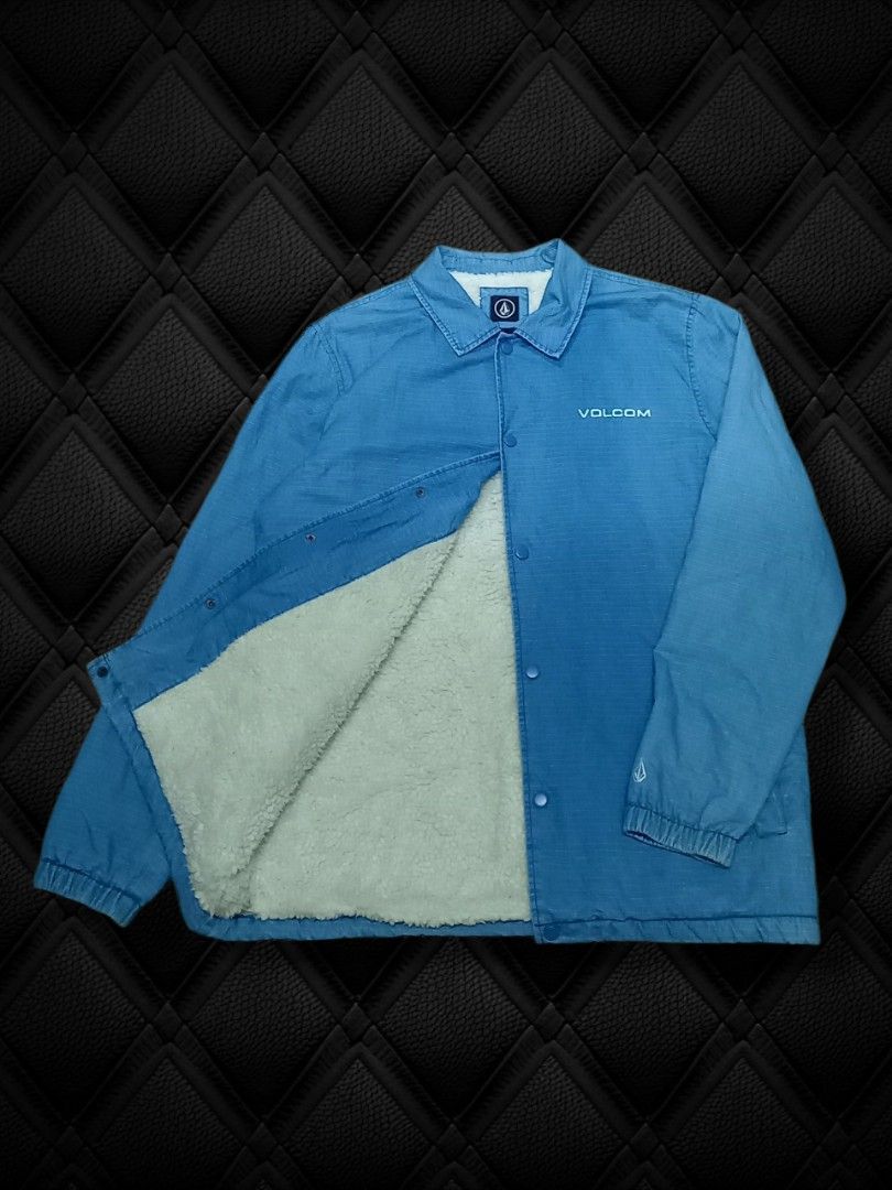 Volcom Blue Sherpa Lined Coach Jacket Size L (Category: Coats, Jackets and Outerwear) located in Aguinaldo. Submitted by baguioukayukay2600 (Listing ID 1459304033, Image 1). Description: - Blue Volcom coach jacket - Sherpa lined for extra warmth - Button up front closure - Two convenient side pockets - Embroidered Volcom logo on chest and sleeve - Size Large - W23xL30.