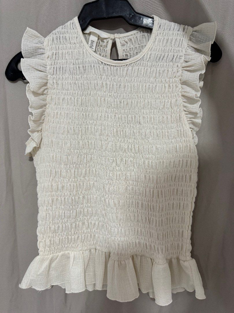 WHITE BLOUSE H&M (Category: Blouses) located in Quezon City. Submitted by prelovedsaleitems (Listing ID 1459294607, Image 1). Description: .