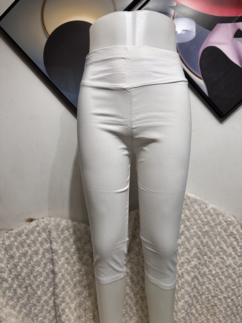 White Capris Cropped Jeggings Pants (Category: Other Bottoms) located in Marikina City. Submitted by lorradel (Listing ID 1459438495, Image 1). Description: - waist 24in -length 25 in - White cropped leggings - Stretchy material for comfort - High-waisted with V-cut front - Versatile: great for casual wear or workouts - Easy to pair with any top - MAY HAVE some washable stains (hindi maiiwasan) needs washing; had been stored - mannequin size 34-2