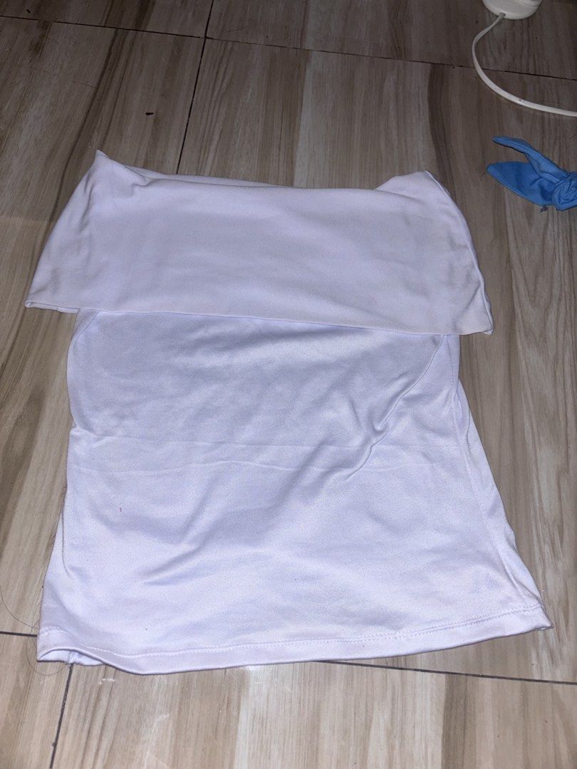 White Off-Shoulder Top (Category: Others Tops) located in Las Pinas. Submitted by betchieluvr6000 (Listing ID 1459356048, Image 1). Description: - White off-shoulder tube top - Stretchy material for a comfortable fit - Can be worn as is or folded down - Perfect for casual outfits or layering - Simple and versatile wardrobe staple.