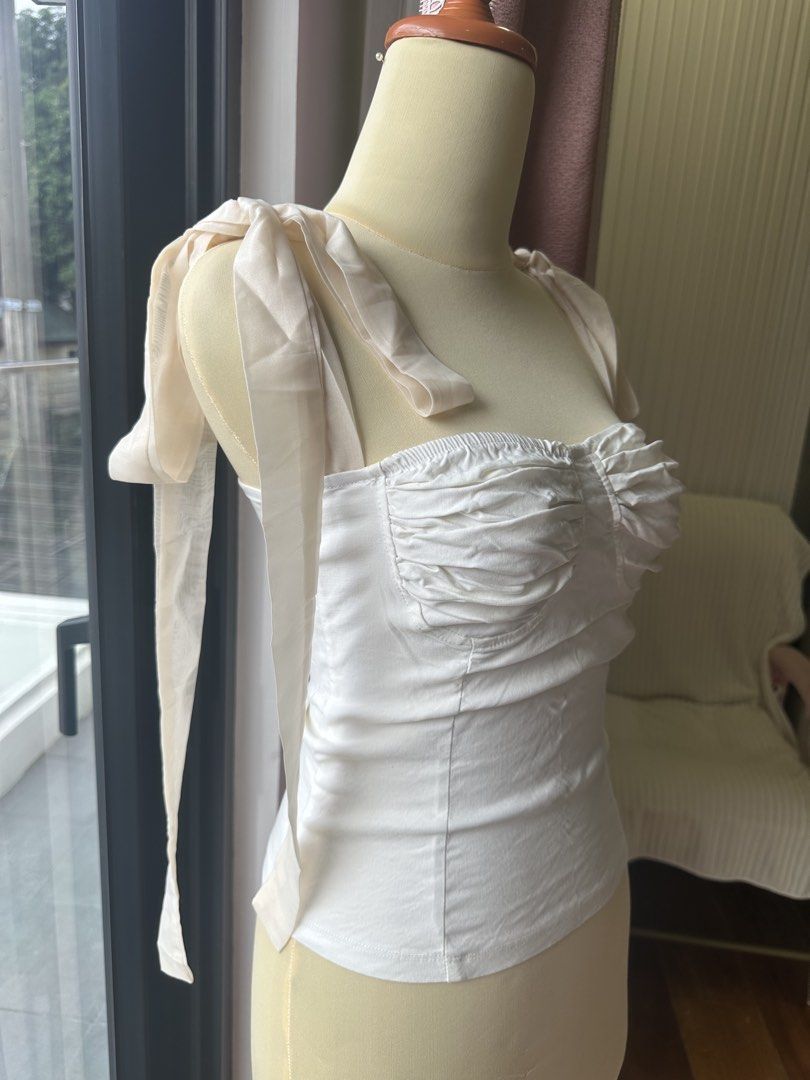 White Ruched Bustier Top (Category: Sleeveless) located in Manila. Submitted by liangeanph (Listing ID 1459385015, Image 2). Description: Fits xs-small body frame.