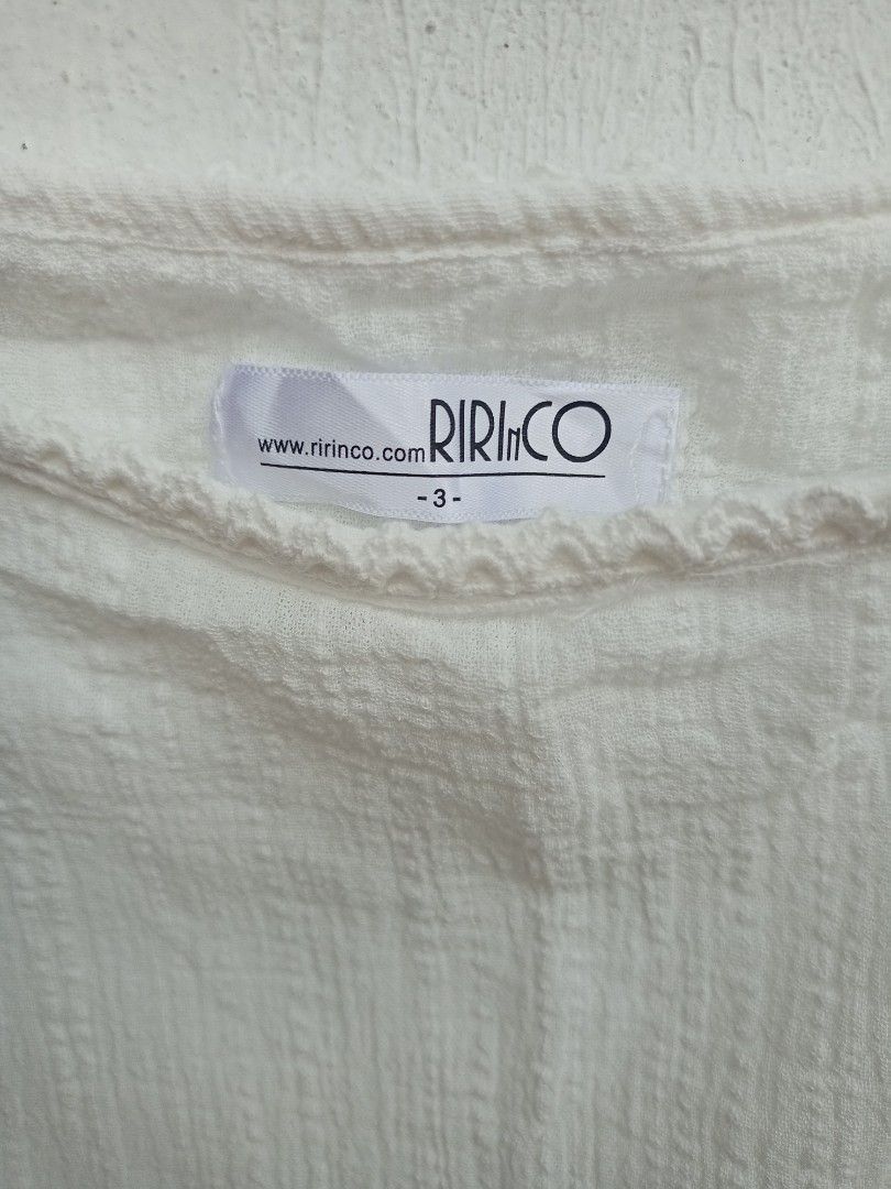 White summer trend top (Category: Others Tops) located in Davao. Submitted by kannikasok1987 (Listing ID 1459489182, Image 2). Description: Medium-Large cotton good as new.