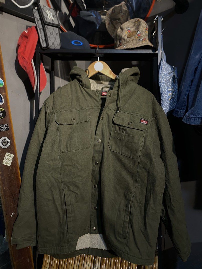 WRANGLER WORKWEAR JACKET (Category: Coats, Jackets and Outerwear) located in San Pablo. Submitted by genesisllo24149 (Listing ID 1459393764, Image 2). Description: WRANGLER WORKWEAR JACKET LENGTH -> 28 WIDTH -> 25 ISSUE -> NONE CONDITION -> EXCELLENT DM TO PURCHASE 📥 DISCLAIMER: - Please manage your expectations, posted items are preloved, used & thrifted -Actual color may vary due to lighting -Flaker will be posted.