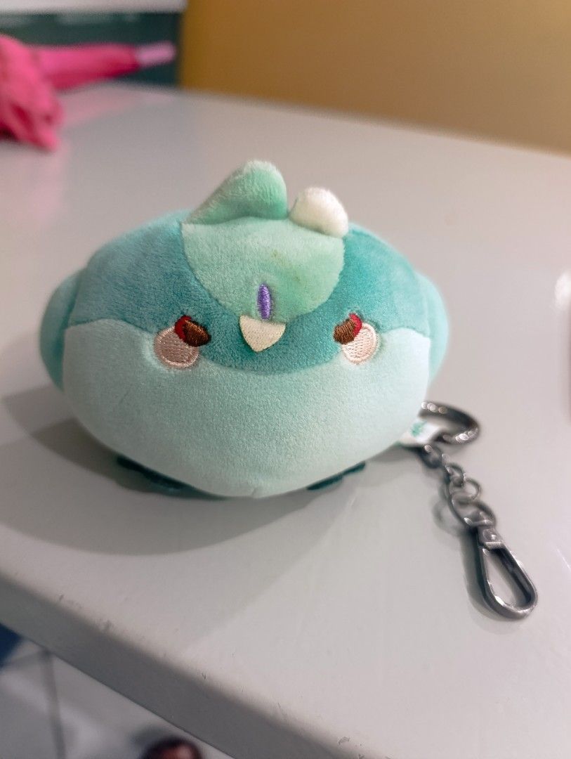 Xiao Bird Plush Keychain (Category: Plushies & Soft Toys) located in Quezon City. Submitted by zarizaripon (Listing ID 1459488045, Image 1). Description: brand new with some no packaging but item is still good as new and never used haggling is okay but no to lowballers.