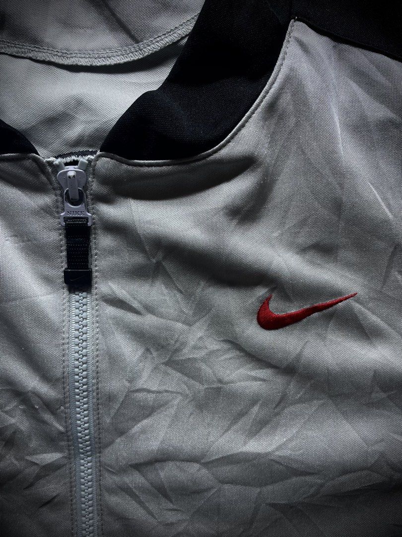 Y2K Nike Jersey Zip Tritone (Category: Activewear) located in Manila. Submitted by tuklasmnl (Listing ID 1459440172, Image 3). Description: 27 x 33 Excellent Condition and Color rate Cut Neck Tag .