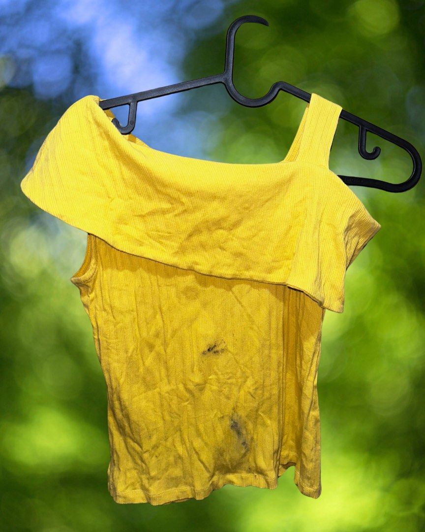 Yellow Cecil McBee Off-Shoulder Top (Category: Sleeveless) located in Dinalupihan. Submitted by ashleylazarte (Listing ID 1459439328, Image 3). Description: .
