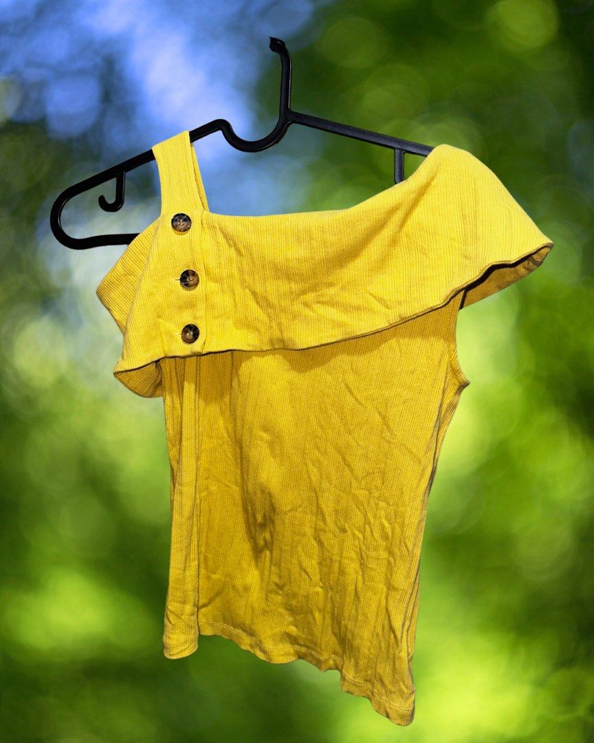 Yellow Cecil McBee Off-Shoulder Top (Category: Sleeveless) located in Dinalupihan. Submitted by ashleylazarte (Listing ID 1459439328, Image 1). Description: .