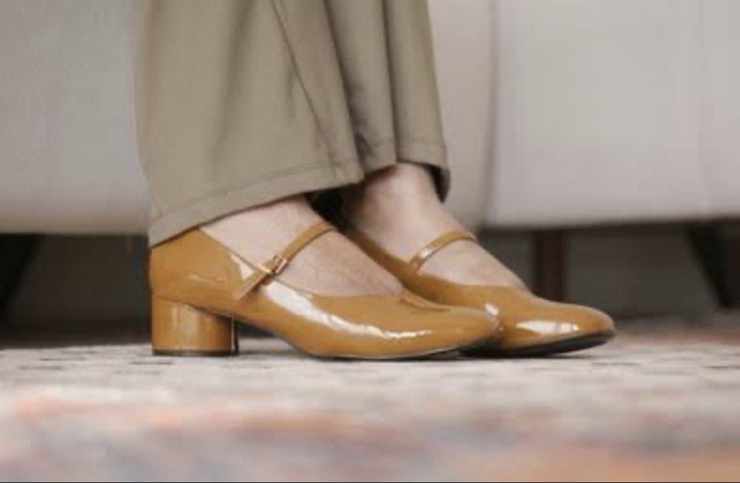 ZARA Block High Heel Mary Janes (Category: Heels) located in San Simon. Submitted by katechicha96 (Listing ID 1459285267, Image 1). Description: .
