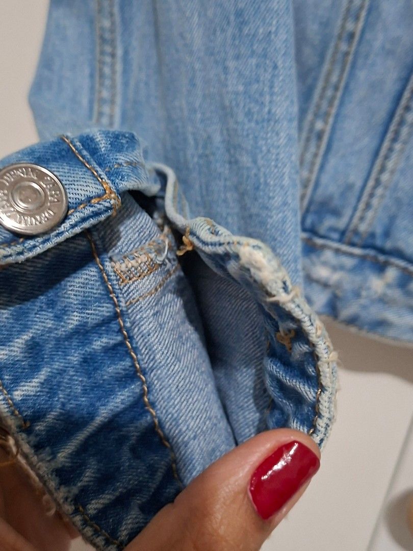 Zara Denim Jacket (Category: Coats, Jackets and Outerwear) located in Taguig. Submitted by authprelovedonlineshop2 (Listing ID 1459336040, Image 3). Description: - Zara denim jacket - Medium size - Light blue wash - Classic design - Button closures and pockets - Collared neckline - Made in Bangladesh - Distressed details on cuffs and pockets Zara Denim Jacket Like New Small-Medium Php1,188 🍀All items are preloved unless stated as brand new. 🍀Pl