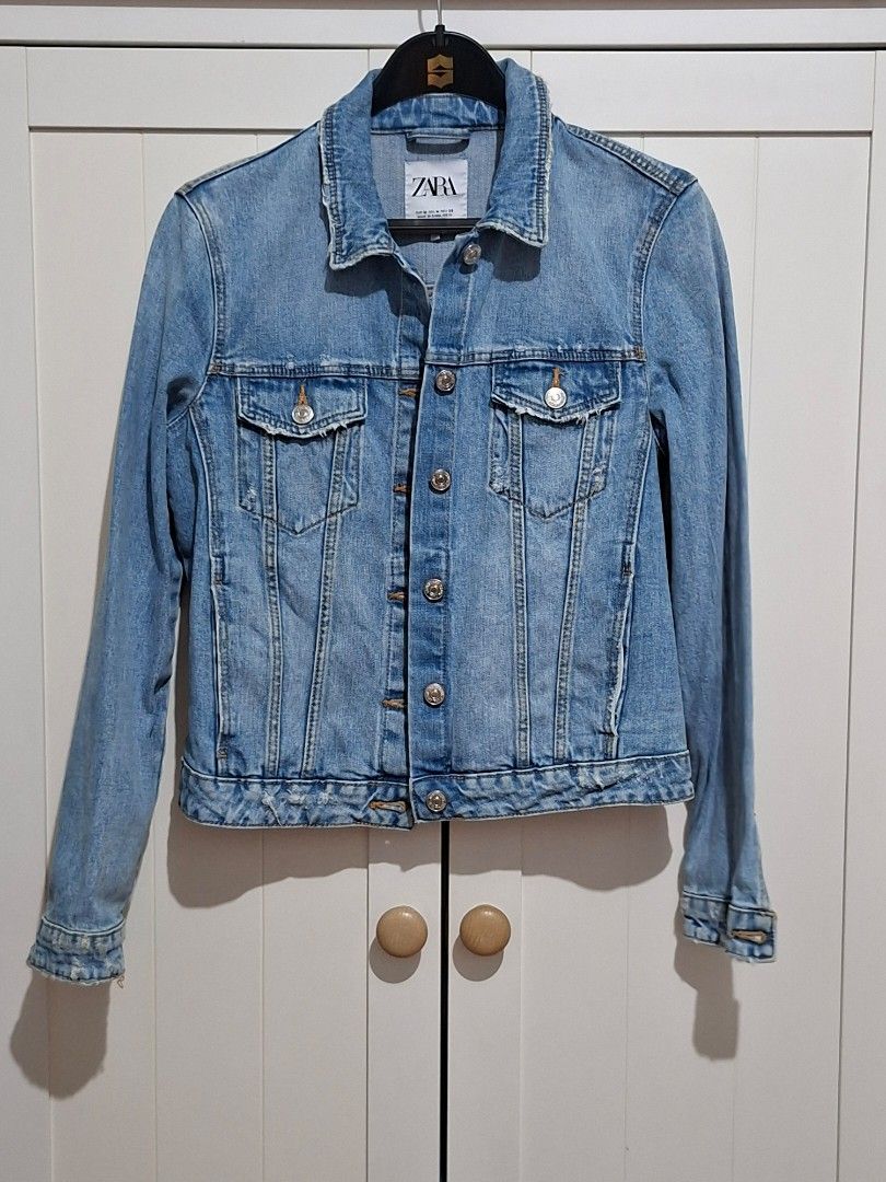 Zara Denim Jacket (Category: Coats, Jackets and Outerwear) located in Taguig. Submitted by authprelovedonlineshop2 (Listing ID 1459336040, Image 2). Description: - Zara denim jacket - Medium size - Light blue wash - Classic design - Button closures and pockets - Collared neckline - Made in Bangladesh - Distressed details on cuffs and pockets Zara Denim Jacket Like New Small-Medium Php1,188 🍀All items are preloved unless stated as brand new. 🍀Pl