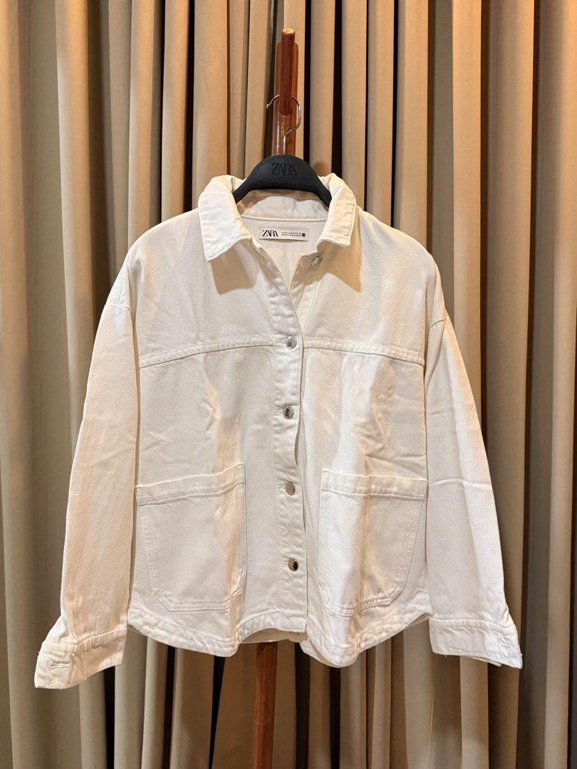 Zara Denim Jacket (Category: Coats, Jackets and Outerwear) located in Candaba. Submitted by beyondcollection (Listing ID 1459406968, Image 1). Description: Issue: no buttons sa ribbings pero ganda pa nito RFS: malaki na sa wife ko Candaba, Pampanga Location .