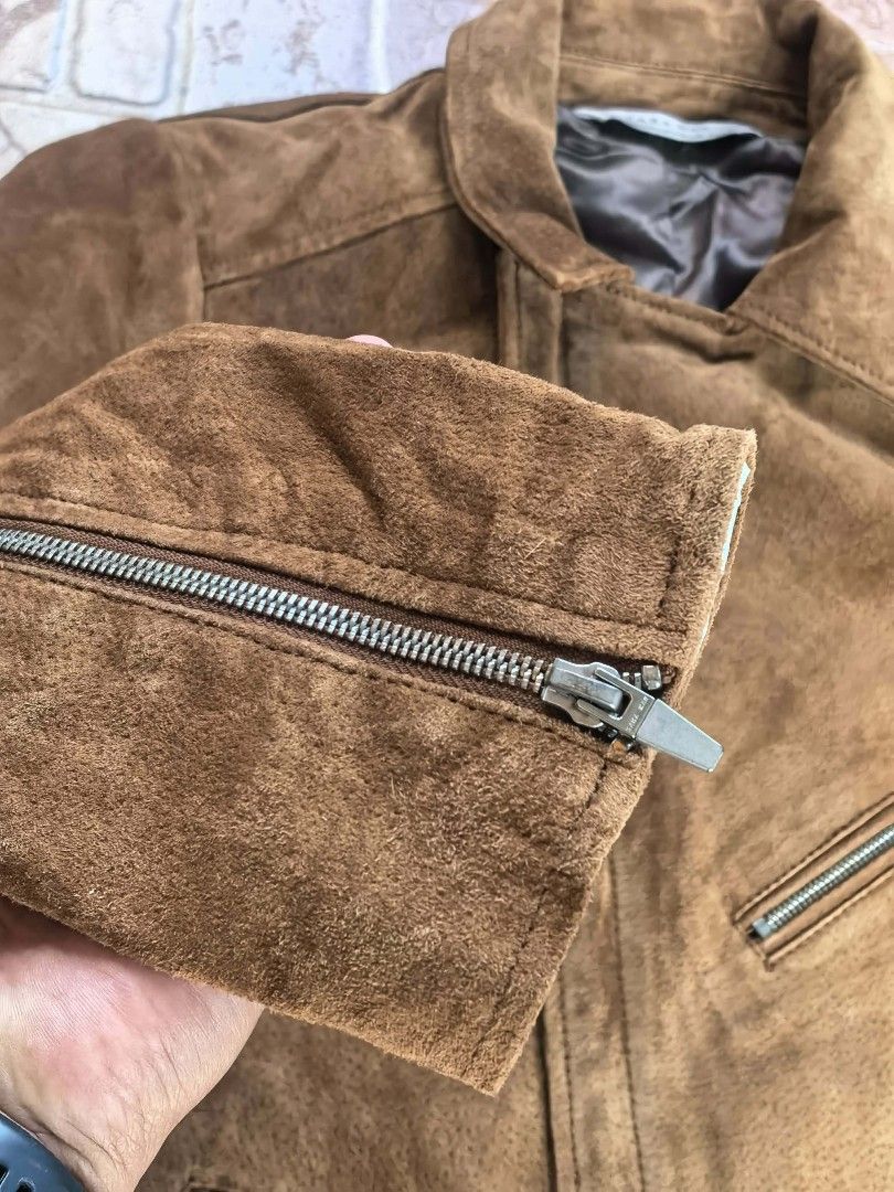 Zara Men biker leather jacket (Category: Coats, Jackets and Outerwear) located in Baguio. Submitted by gabierfinds (Listing ID 1459346186, Image 2). Description: Size M. 20" x 26" Satin Lining w/ normal signs of usage but still in excellent condition 👌.