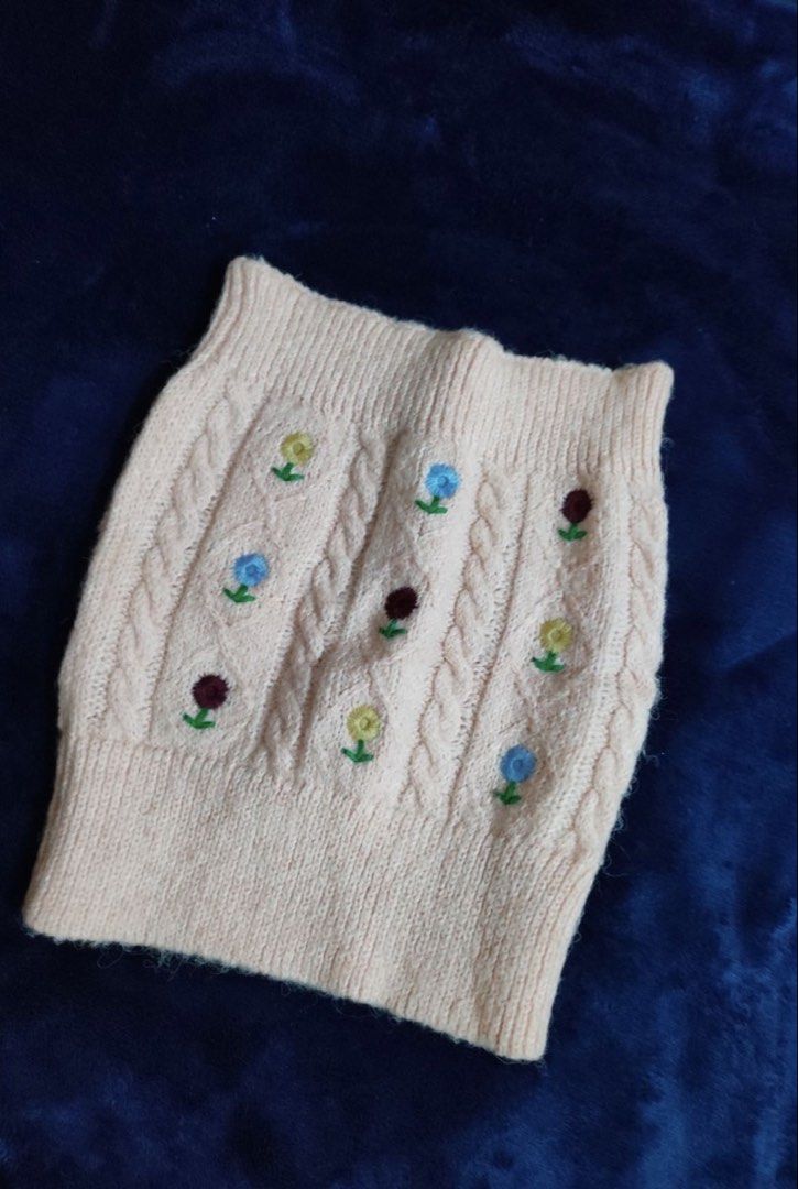 Zara Tube Top (Category: Others Tops) located in San Pedro. Submitted by cluttersdemaria (Listing ID 1459353377, Image 2). Description: Zara Tube Top .