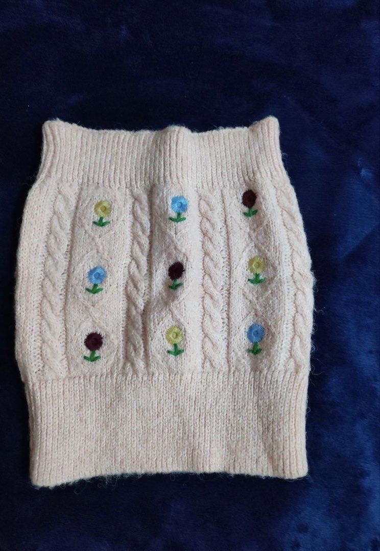Zara Tube Top (Category: Others Tops) located in San Pedro. Submitted by cluttersdemaria (Listing ID 1459353377, Image 1). Description: Zara Tube Top .