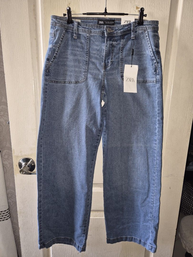 ZARA Wide Leg Cropped Jeans (Category: Jeans) located in Taguig. Submitted by chloe_clothingco. (Listing ID 1459348282, Image 1). Description: - Brand new ZARA jeans size 30 - Wide leg, cropped style - Light wash denim - Front and back pockets - Still has original tags attached - Never been worn.