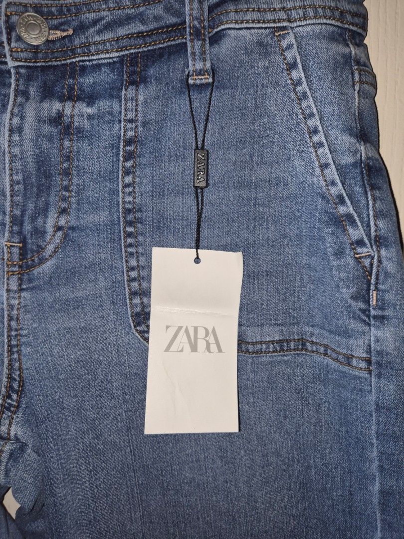 ZARA Wide Leg Cropped Jeans (Category: Jeans) located in Taguig. Submitted by chloe_clothingco. (Listing ID 1459348282, Image 2). Description: - Brand new ZARA jeans size 30 - Wide leg, cropped style - Light wash denim - Front and back pockets - Still has original tags attached - Never been worn.
