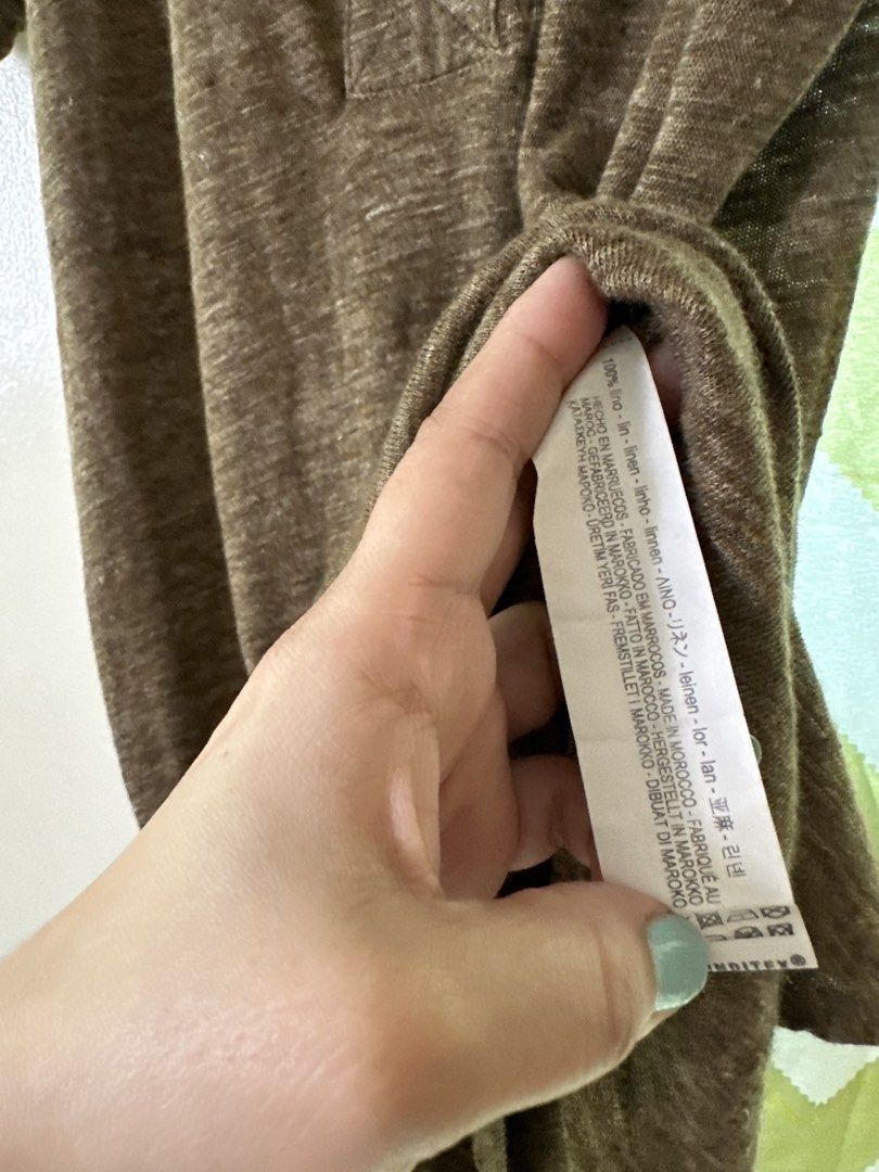 Zara Woman/Basic Linen Blend Dress Size S (Category: Dresses) located in Quezon City. Submitted by lovedbykling (Listing ID 1459306586, Image 3). Description: - Zara olive green linen blend dress - Short sleeves - V-neckline with two button details - Side slits for comfort - Made in Morocco - Ideal for casual wear -Length: 40 inches Fits Small to Large frame.