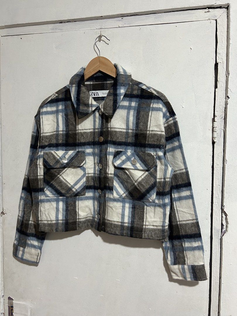 Zara Wool-Blend Plaid Cropped Jacket (Category: Coats, Jackets and Outerwear) located in Taguig. Submitted by jamesssssg. (Listing ID 1459387266, Image 2). Description: Zara Wool-Blend Plaid Cropped Jacket Pristine Condition Flawless W 21 L 20 Can pass as brand new.