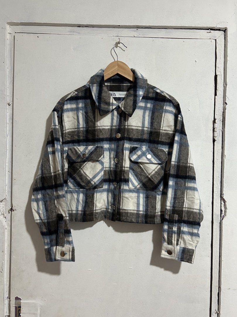 Zara Wool-Blend Plaid Cropped Jacket (Category: Coats, Jackets and Outerwear) located in Taguig. Submitted by jamesssssg. (Listing ID 1459387266, Image 3). Description: Zara Wool-Blend Plaid Cropped Jacket Pristine Condition Flawless W 21 L 20 Can pass as brand new.