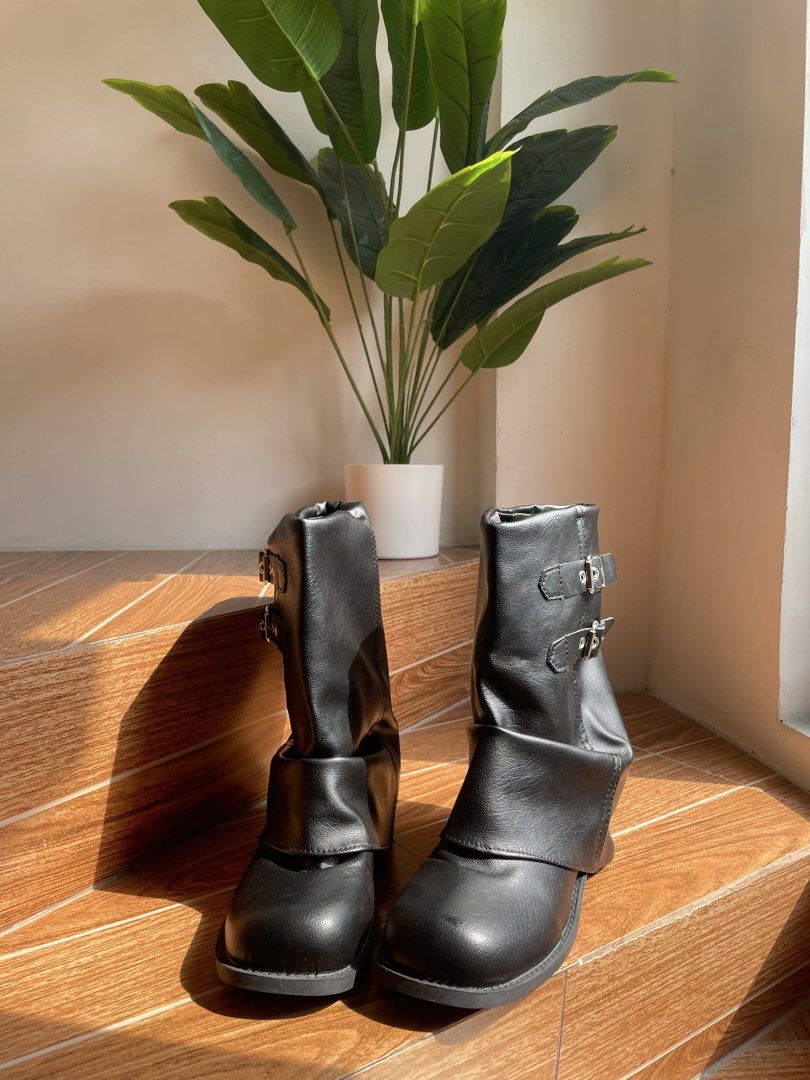 Edgy Slouchy Boots (Category: Flats & Sandals) located in Bulacan. Submitted by johnivanqu27099 (Listing ID 1465009151, Image 3). Description: Edgy Slouchy Boots 🖤✨ Make a statement with these chic fold-over slouchy boots, featuring stylish double-buckle details. Perfect for streetwear, casual outfits, or elevated everyday looks. ✨ Fold-over slouchy design ✨ Statement double buckles ✨ Trendy & versatile silhouette 👢 Size: 245 (1.5) Women 💰 Pri