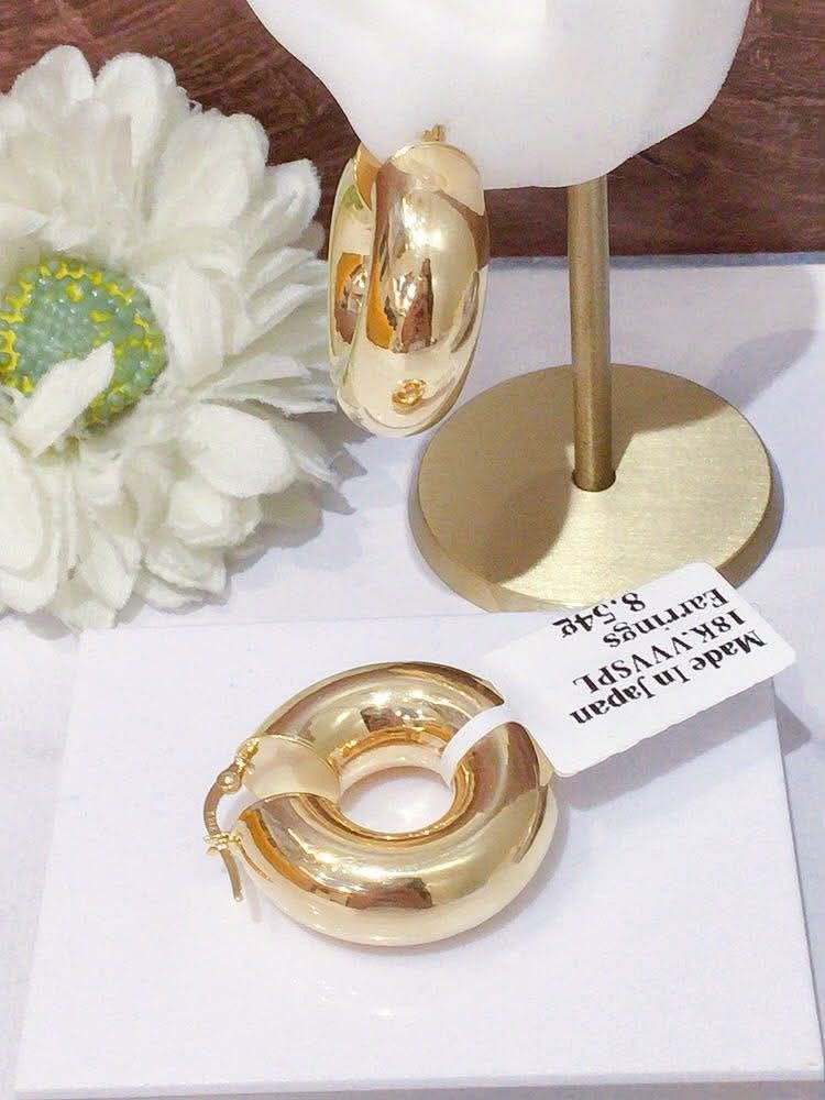 18k Japan gold chunky loop Earrings (Category: Earrings) located in Manila. Submitted by bhelgoldseller2ndaccount (Listing ID 1465020784, Image 2). Description: New!!✨New!!✨New!! Authentic 18k Japan Golds 💯pawnable/naisasanla 💯with high appraisal rate 💯good investment 💯Direct supplier price 👉OPEN for resellers 🌺please take time to evaluate their actual sizes and grams 👉Best panggift for all occasions ✅ Sold per grams not per piece Kya lowe