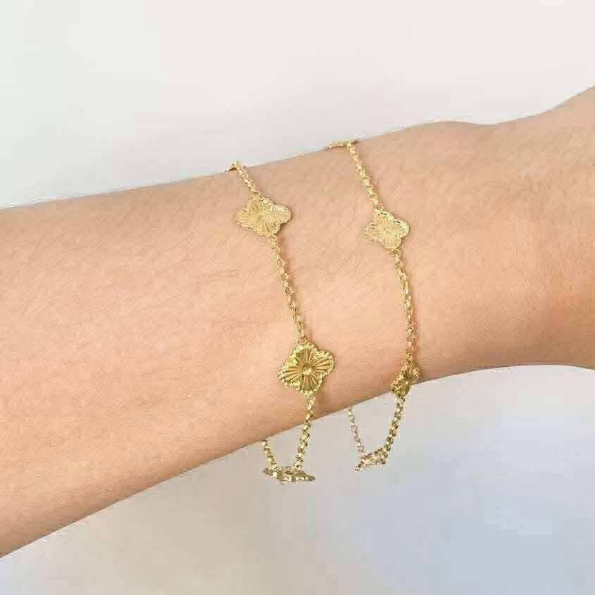 18K Saudi Gold Clover Bracelet (Category: Bracelets) located in Caloocan City. Submitted by cheskhaionlinestore2.0 (Listing ID 1465049144, Image 1). Description: 18K Pure Saudi Gold Clover Bracelet ₱4350 only 📌 🍒 Pawnable/ Nasasangla💯 🍒 Brandnew 💯 🍒 Ship via JNT/ LBC 🍒 Lalamove for same day delivery 🍒 We accept COD COP with downpayment to avoid cancellation of orders ⚡ How to Order? Please feel free to message us directly 🙏🏻 Cheskhai On