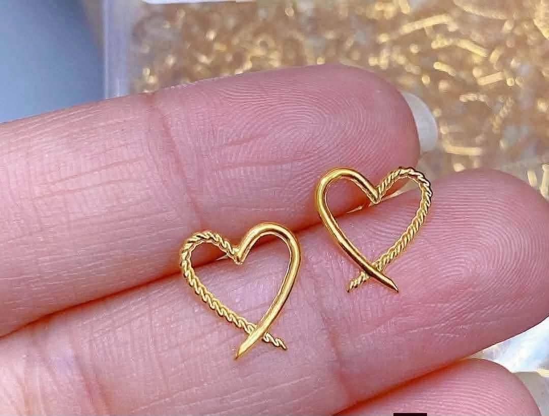 18K Saudi Gold Open Heart Earrings (Category: Necklaces) located in Caloocan City. Submitted by cheskhaionlinestore2.0 (Listing ID 1464986203, Image 3). Description: 18K Pure Saudi Gold Open Heart Earrings ₱3200 only 📌 🍒 Pawnable/ Nasasangla💯 🍒 Brandnew 💯 🍒 Ship via JNT/ LBC 🍒 Lalamove for same day delivery 🍒 We accept COD COP with downpayment to avoid cancellation of orders ⚡ How to Order? Please feel free to message us directly 🙏🏻 Che